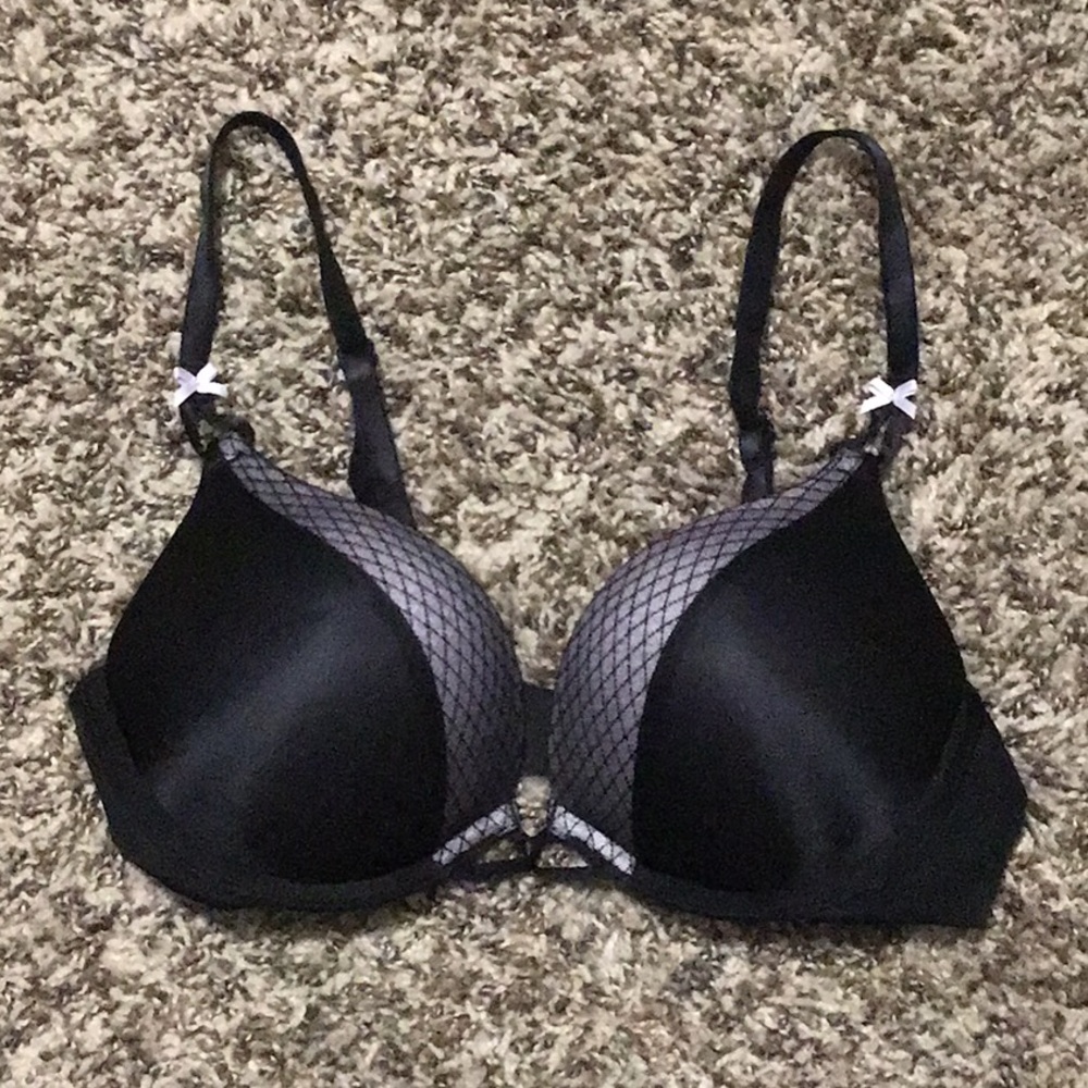Victoria’s Secret Bombshell Plunge Push-up Bra
